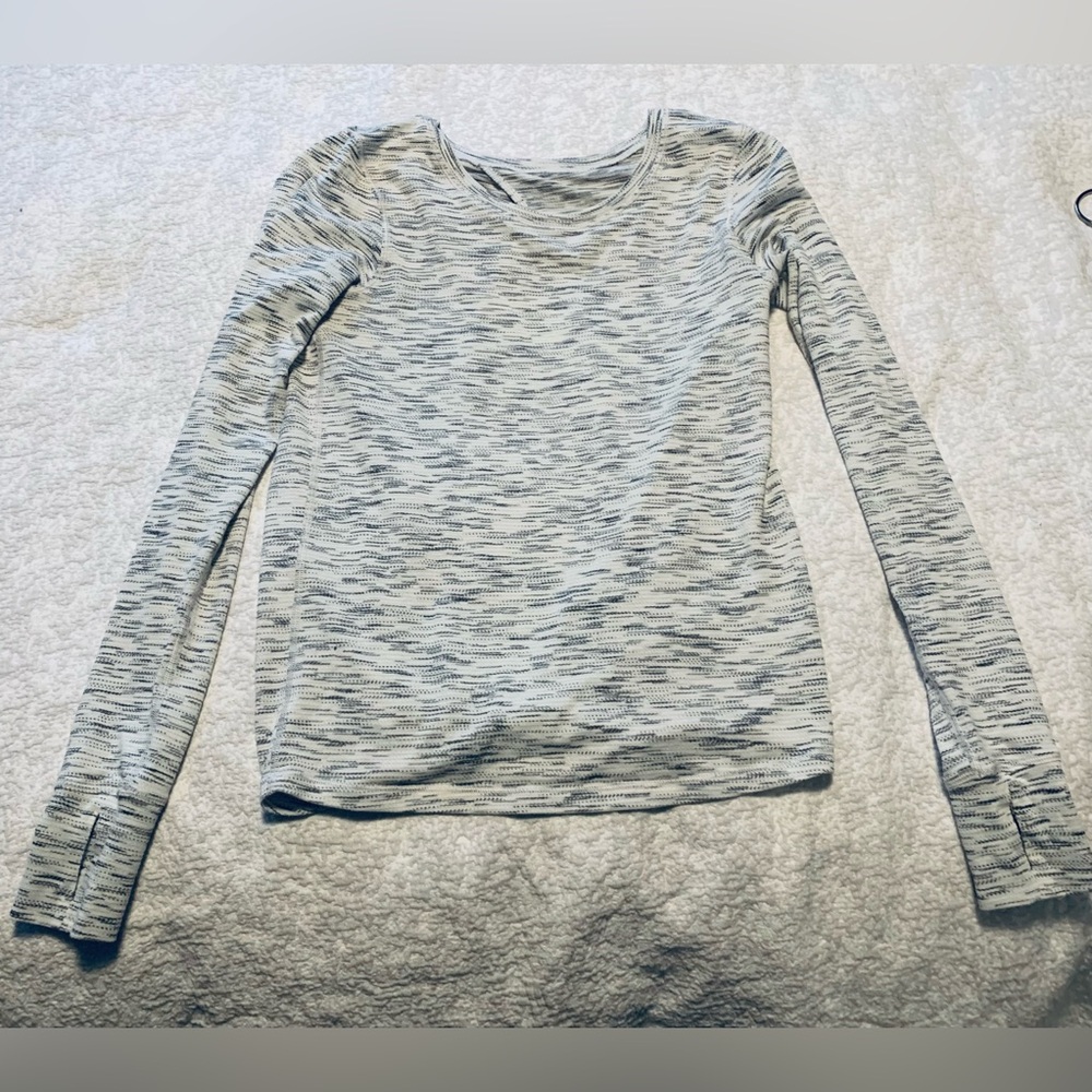 lululemon athletica Heathered Gray Long Sleeve Top